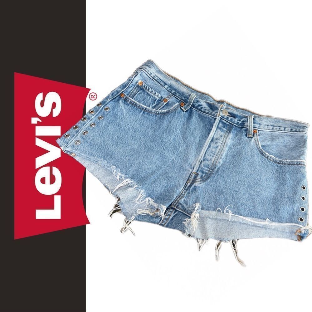 Levi’s 501 Women’s‎ Distressed Grommet Embellished Jeans Shorts - Size 32